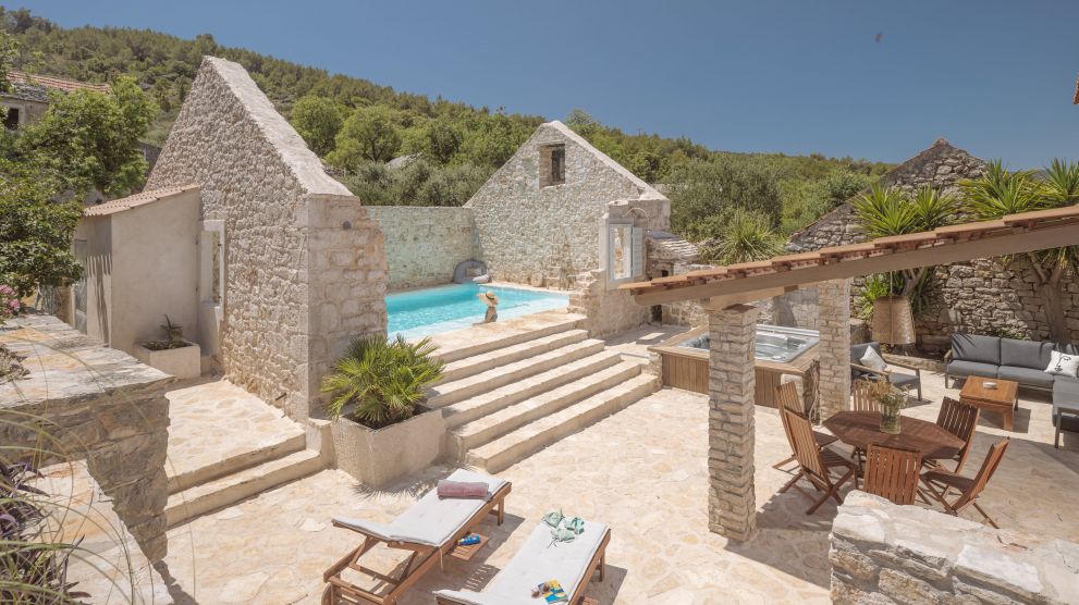 Villas Hvar Hero Image